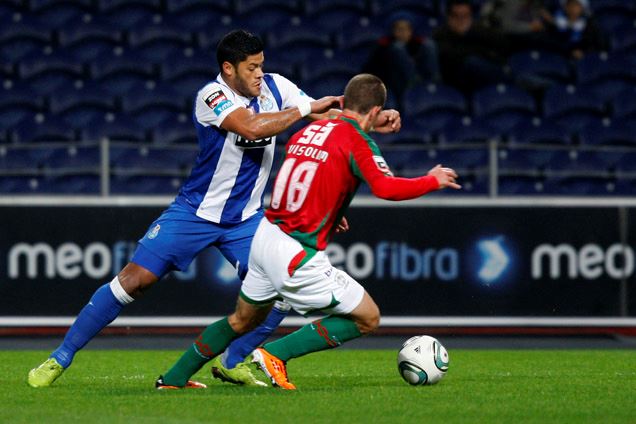 FC Porto suou para vencer e voltou a juntar-se ao Benfica na liderança